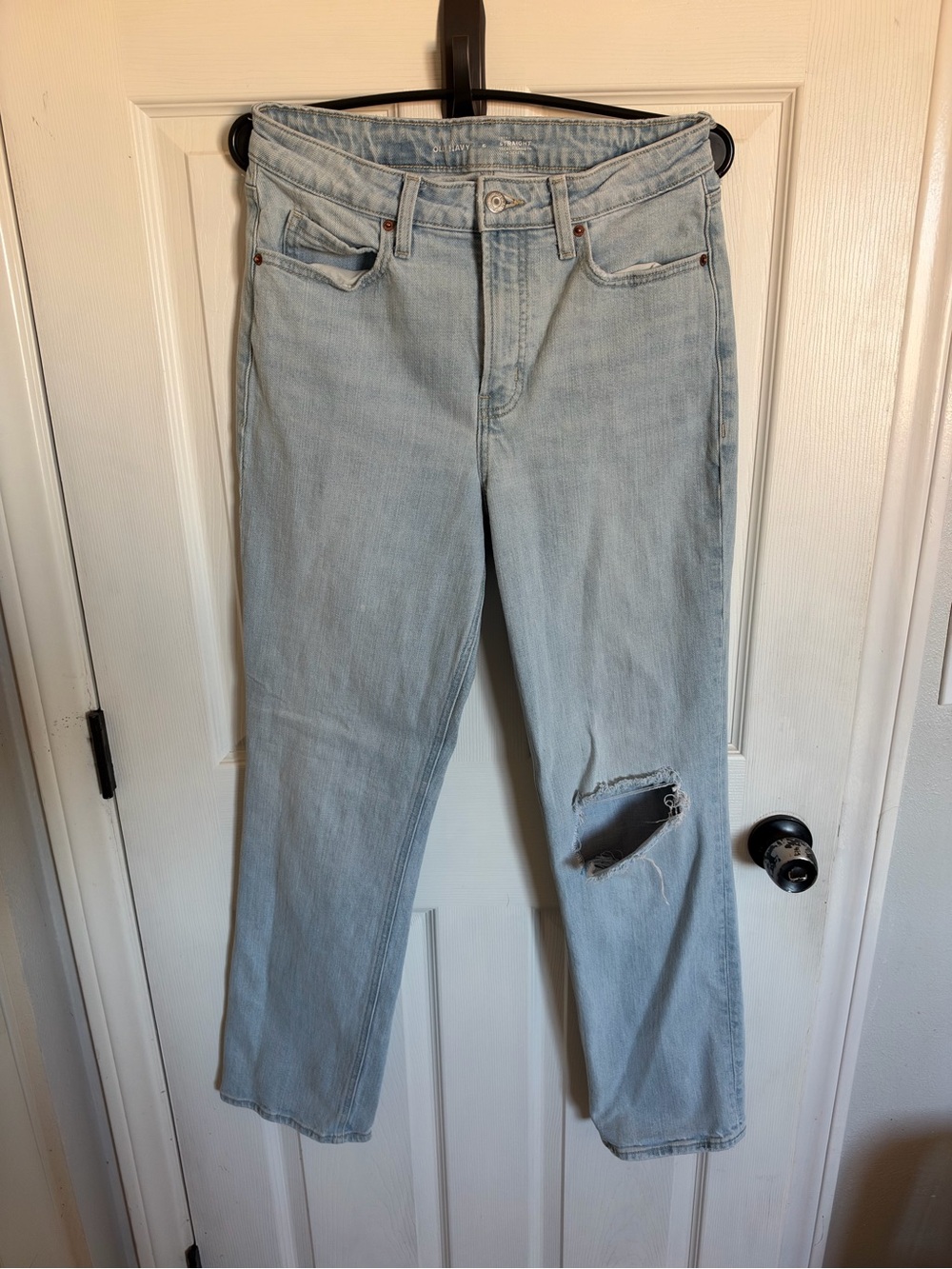 Old Navy Light Blue Straight-Leg Jeans with Distressed Knee